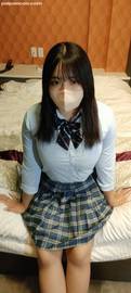 【セックス依存症１８歳】中出しされた精*を舐める変態18歳。オナニー＆潮吹きさせてぐちょぐちょマンコに中出し
