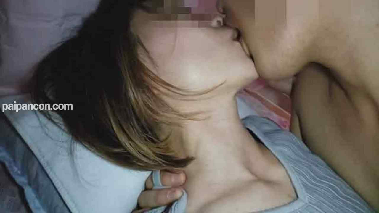 FC2-PPV-1297463 - 【個人】仕事を失い、二人の他人棒に立て続けに犯され中出しされる華奢な人妻 thumbnail_1.jpg