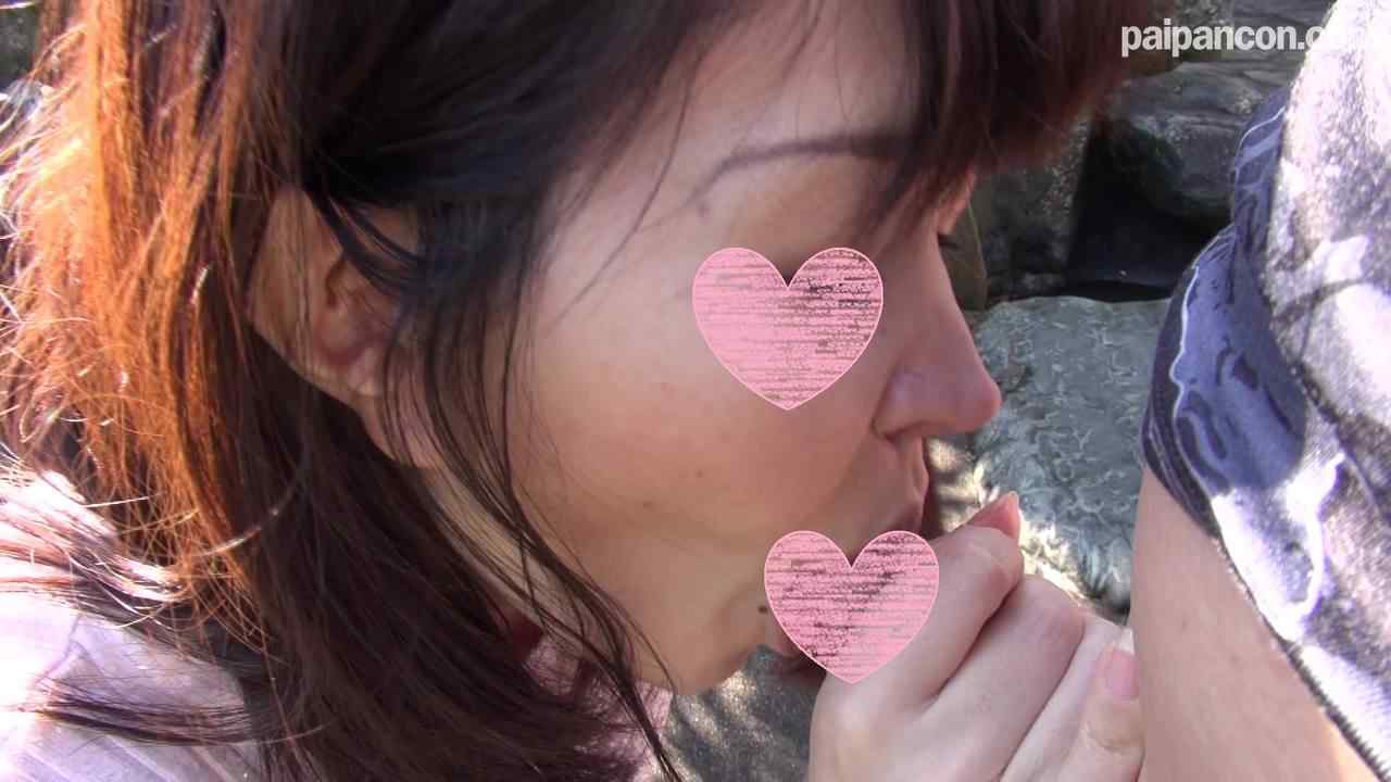 FC2-PPV-1660590 - 野外露出！敏感スレンダー美熟女を無理やり外に連れ出して中出しSEX！恥ずかしがりながら潮吹きまくるドスケベ女♥ thumbnail_4.jpg