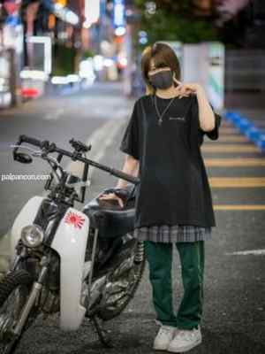 FC2-PPV-1935684 - 【個人撮影】ムラタ1●歳美形ボーイッシュバイクガールにノーヘル騎乗で生中出し【山射】 cover.jpg