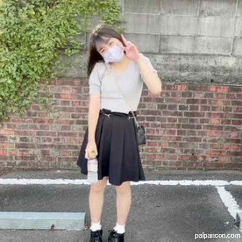 FC2-PPV-2373835 - 趣味は「量産系の服を集める事」まさかと疑ってしまうロリッ娘を車内に連れ込みフェラレッスン、初めて経験する口内発射に・・・