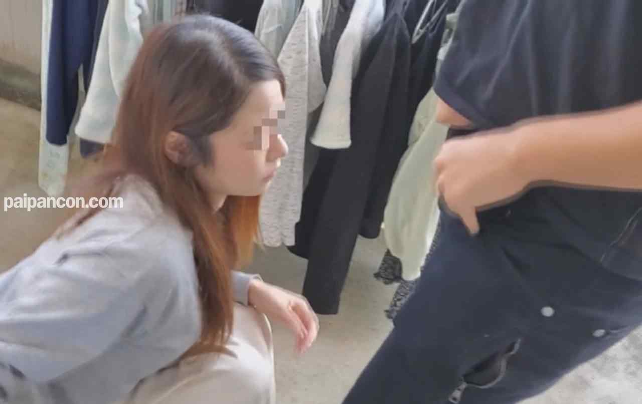 FC2-PPV-2546605 - 34分【クリスマス翌日の家に３人の男が訪問】娘を寒空に出す*が強制的に犯され旦那の借金を身代わりに孕ませられる。 thumbnail_0.jpg