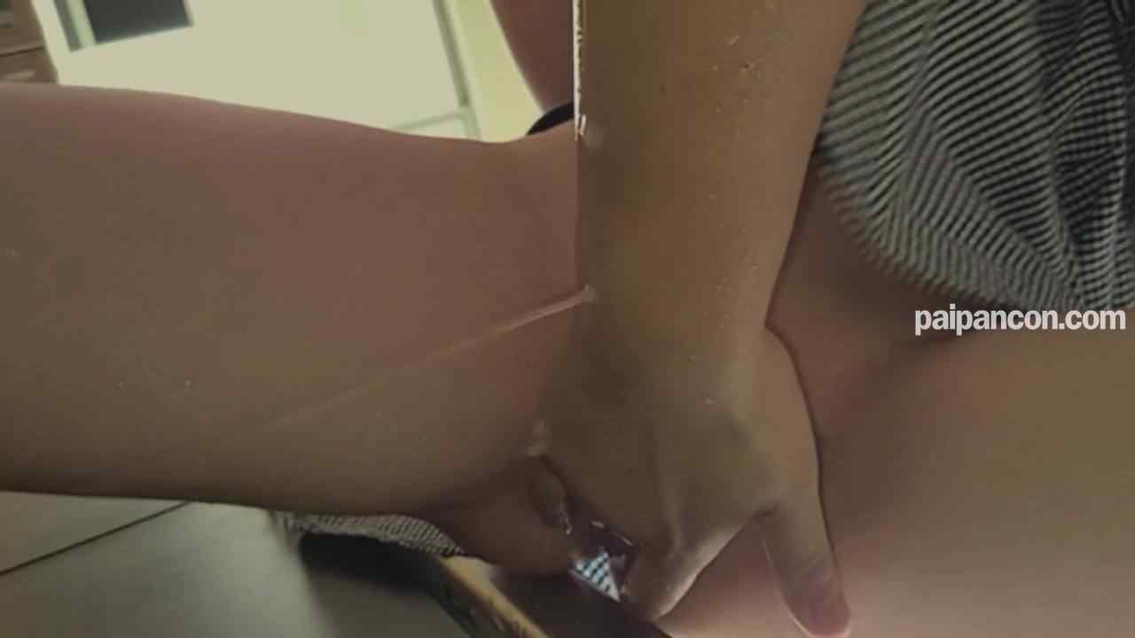 FC2-PPV-2939404 - 長身スレンダーなつゆだく美人妻【個人】拒否をしながらも大量放水でフラフラに。カメラを睨む表情がお届けできないのが残念。 thumbnail_4.jpg