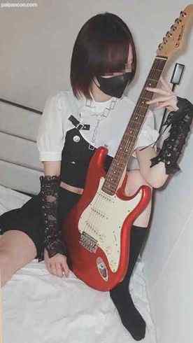 FC2-PPV-3061517 - 女子○生に○されたい・美脚のバンド女子・私服で騎乗位中出しの後…※VR別アングル特典付 cover.jpg