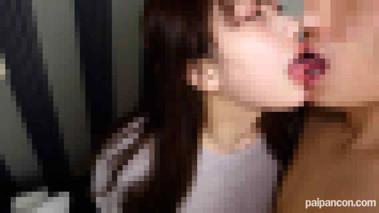 FC2-PPV-3189426 - 初撮影・顔出し！！若干20歳で既にこの官能的な曲線美・・・卑猥な表情でな肉棒にしゃぶりつく色白美巨乳のFcup現◯女子大生に連続膣内射精！！ thumbnail_4.jpg