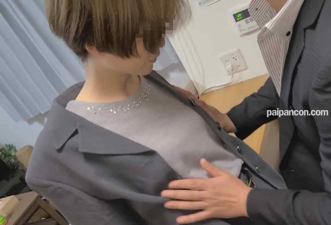 FC2-PPV-3223977 - 【個人】ボーイッシュな新妻はヘトヘト。スタイリッシュスーツを剥くと、スポブラは出てこなかった。 thumbnail_1.jpg