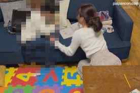 FC2-PPV-3392178 - 【個撮】お子さんは警戒心をなくしたが。。。。思い出作り費用の代償に2つの他人棒のお相手。