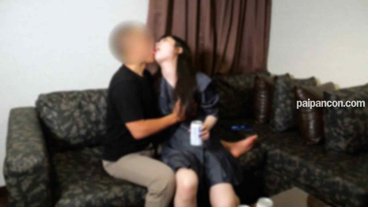 FC2-PPV-4265376 - 【モ無】【お漏らし】中年を手玉に取る20歳の女 唾飲ませれてドМ中年大興奮強.制ピストンど突き若年マンコが豪快潮吹き射精勃起チンポにぶっかかる！ thumbnail_1.jpg