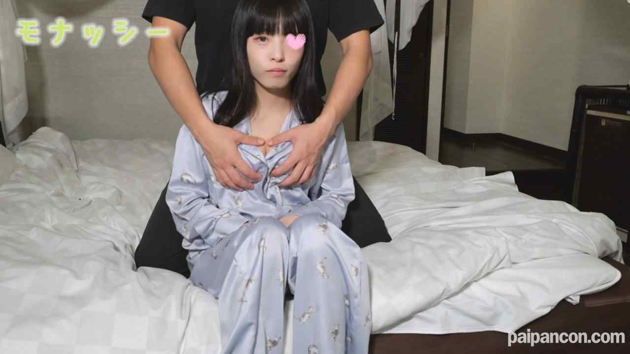 FC2-PPV-4369712 - 【パジャマ★モナシ】パジャマdeおじゃま♥小柄で童顔ロ・リ系おっとり激カワれんちゃん♥たった35kgのスレンダーボディがおもちゃでヒクヒクなっちゃう♥おじさん中出ししちゃうぞ thumbnail_2.jpg