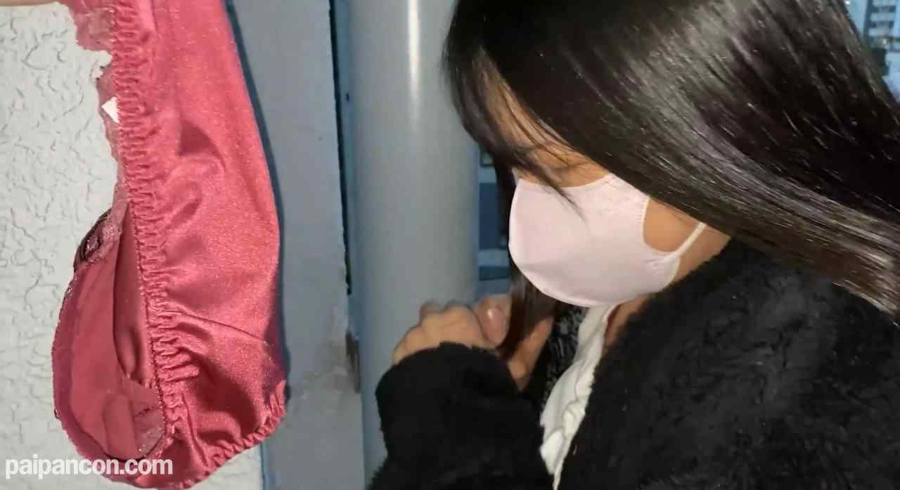 FC2-PPV-4522450 - 【完全素人】子持ちの人妻嬢を屋上でオシ〇キ！容赦ないバックピストンに思わず喘ぎ声が溢れ出てしまう…最後は中出し thumbnail_4.jpg
