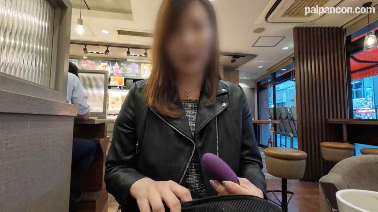 FC2-PPV-4579673 - セレブ妻HITOMI 旦那様不在時にプライベート密会 遠隔仕込んでローター散歩 デカバイブをおま○こへぶっ刺し イキ狂うダメな人妻　 レビュー特典多数 thumbnail_1.jpg