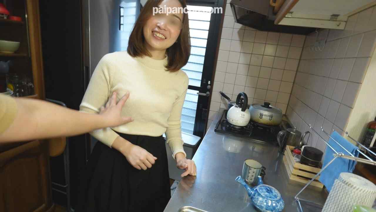 FC2-PPV-4588898 - 【無修正ｘ個人撮影】奇跡のアラフォー美魔女、白昼堂々おコ様が隣の部屋に居るにも関わらず、性的内職活動。自宅の台所で着衣のまま、騎乗位で中出しされる… thumbnail_1.jpg