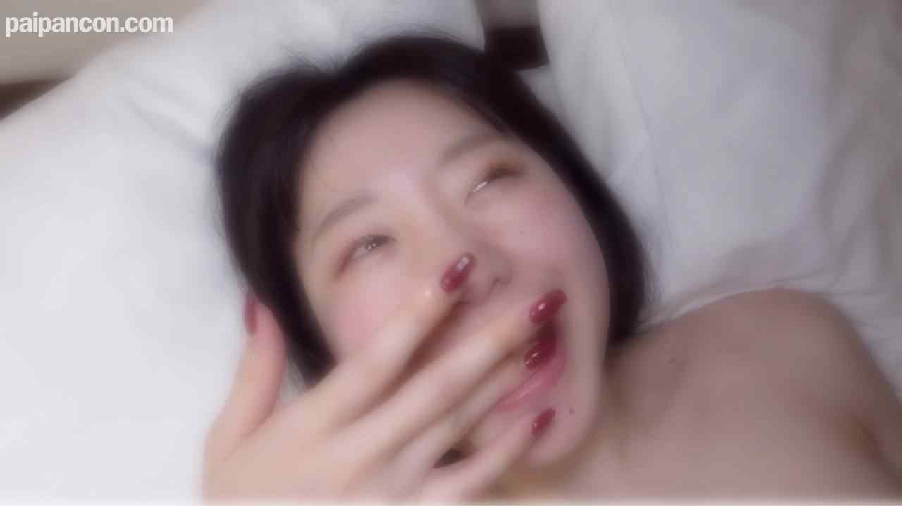 FC2-PPV-4613531 - めっちゃエロい！【無】【顔射からのパクっ・中出し】愛嬌抜群のデカ尻アパレル店員の体を観察した後に馬乗りで大量顔射。物足りないから凌〇SEXで中出し。※特典あり thumbnail_8.jpg