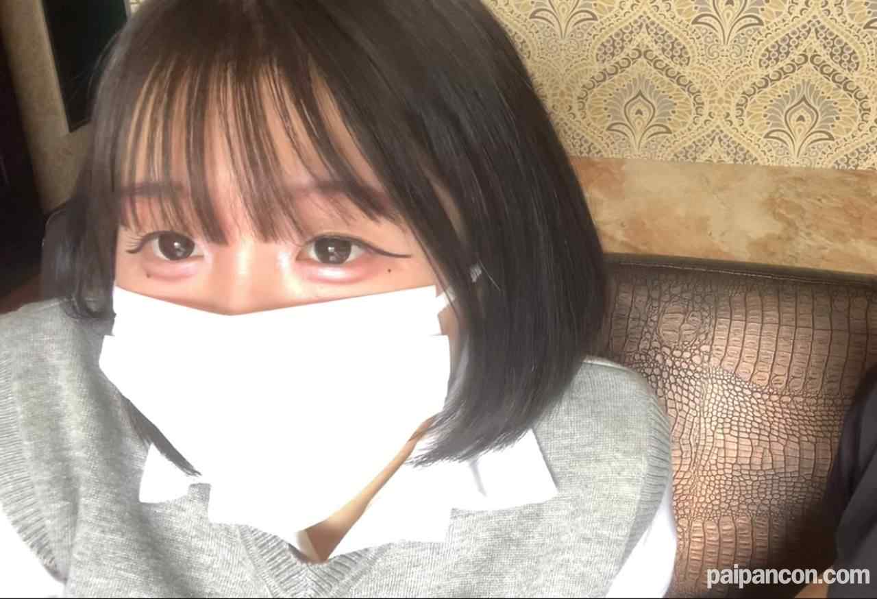 FC2-PPV-4716362 - 【無修正】　制服黒髪清楚なのにエロすぎる！　甘え上手な女の子に唾液飲ましてもらう代わりに、綺麗なピンクまんこに精液を膣に流し込む！　 thumbnail_1.jpg