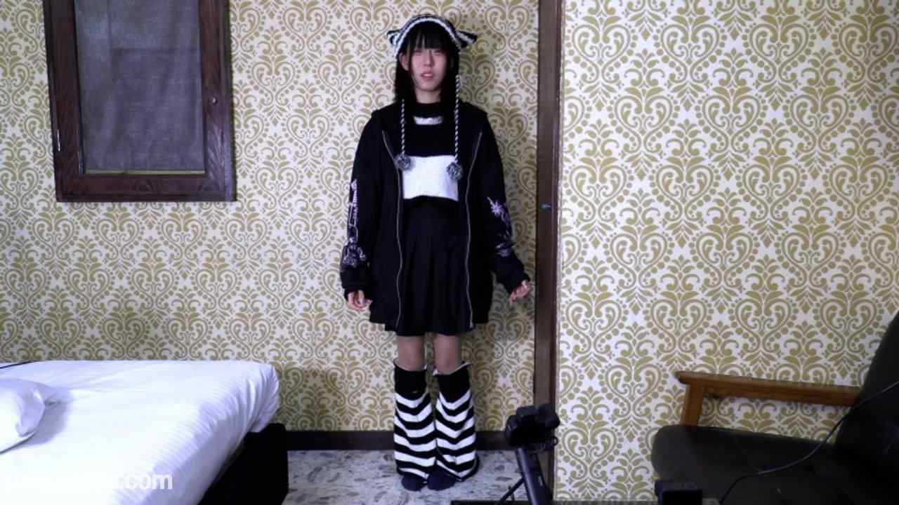 FC2-PPV-4852010 - 【素人初撮り】しお(20)153cm36kgのスレンダーコスプレイヤーの初撮影。中出ししてアナル貫通ATM。長時間のデンマ責めで連続イキして涎を垂らしながらガクガク震える thumbnail_1.jpg