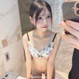 FC2-PPV-4921869 - 19歳の可憐な色白の華奢な美●女！儚い見た目とは裏腹に隠し切れない敏感なカラダ。セックスの魔法でオトナの女へ変貌を遂げる！
